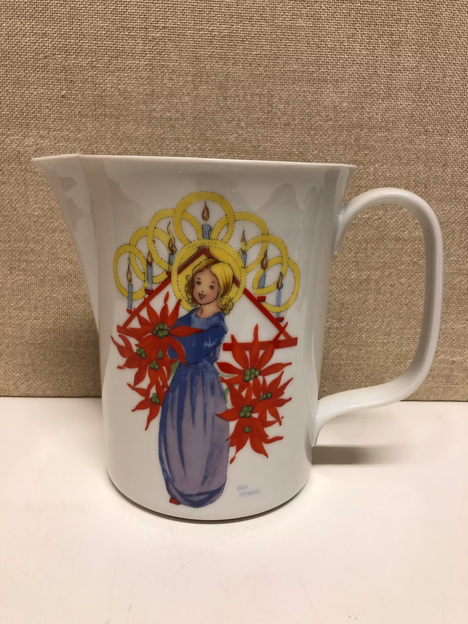 AINA STENBERG. Tillbringare, porslin, "Tomtejul", Rörstrand.