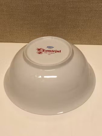 AINA STENBERG. Grötskål, porslin, "Tomtejul", Rörstrand.