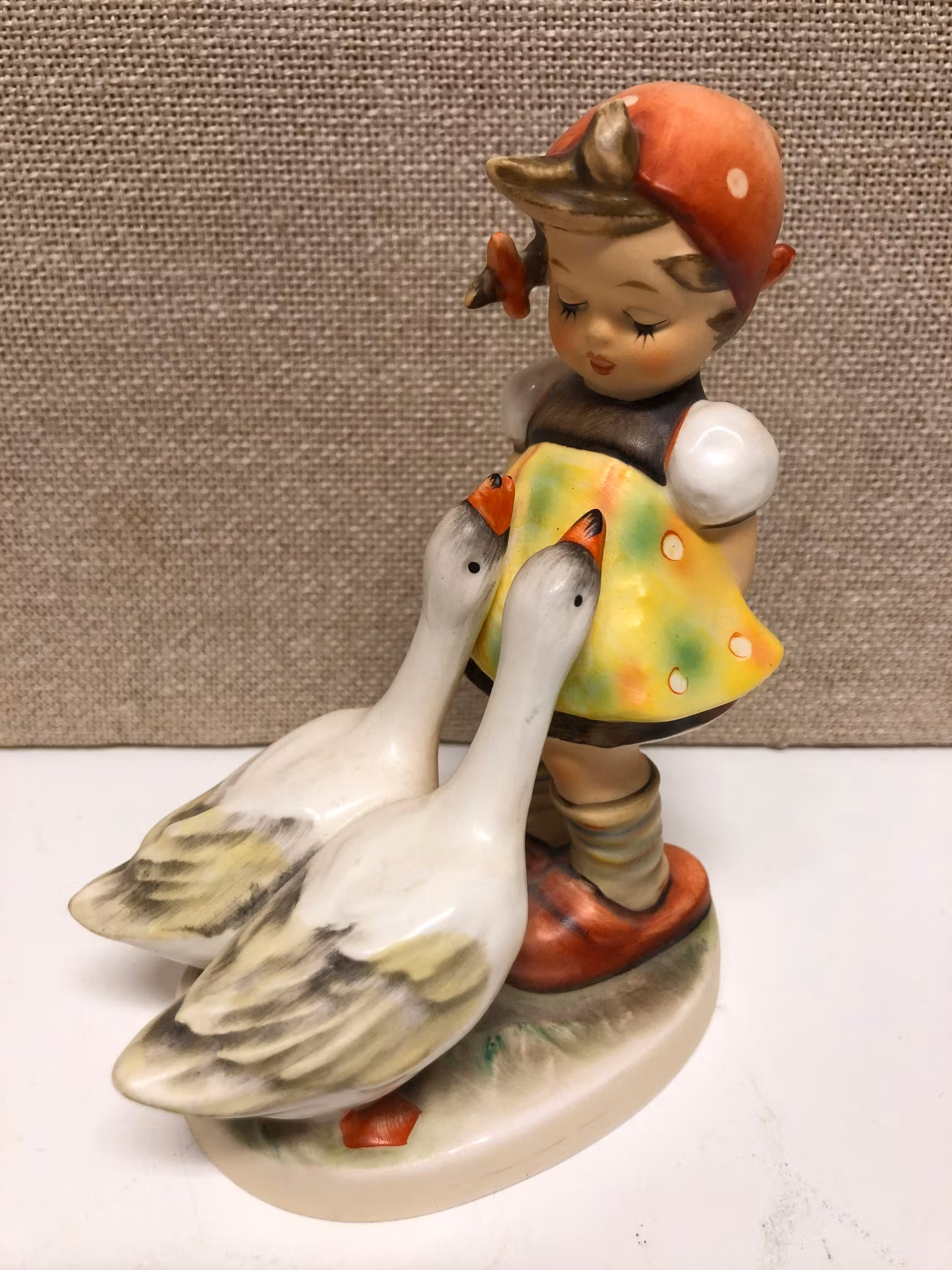 FIGURIN, porslin, " Goose Girl", Hummel, Goebel, West Germany.