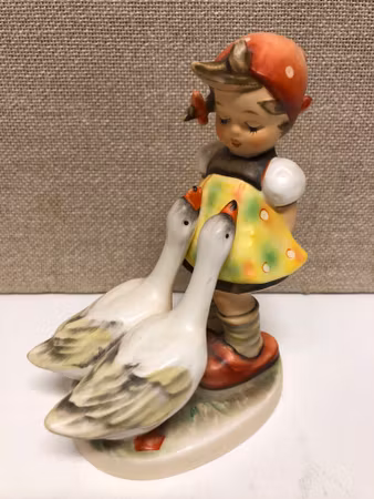 FIGURIN, porslin, " Goose Girl", Hummel, Goebel, West Germany.