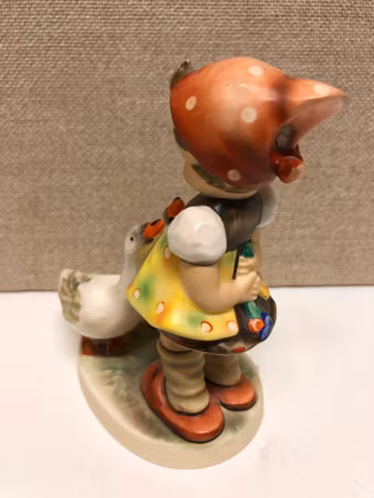 FIGURIN, porslin, " Goose Girl", Hummel, Goebel, West Germany.