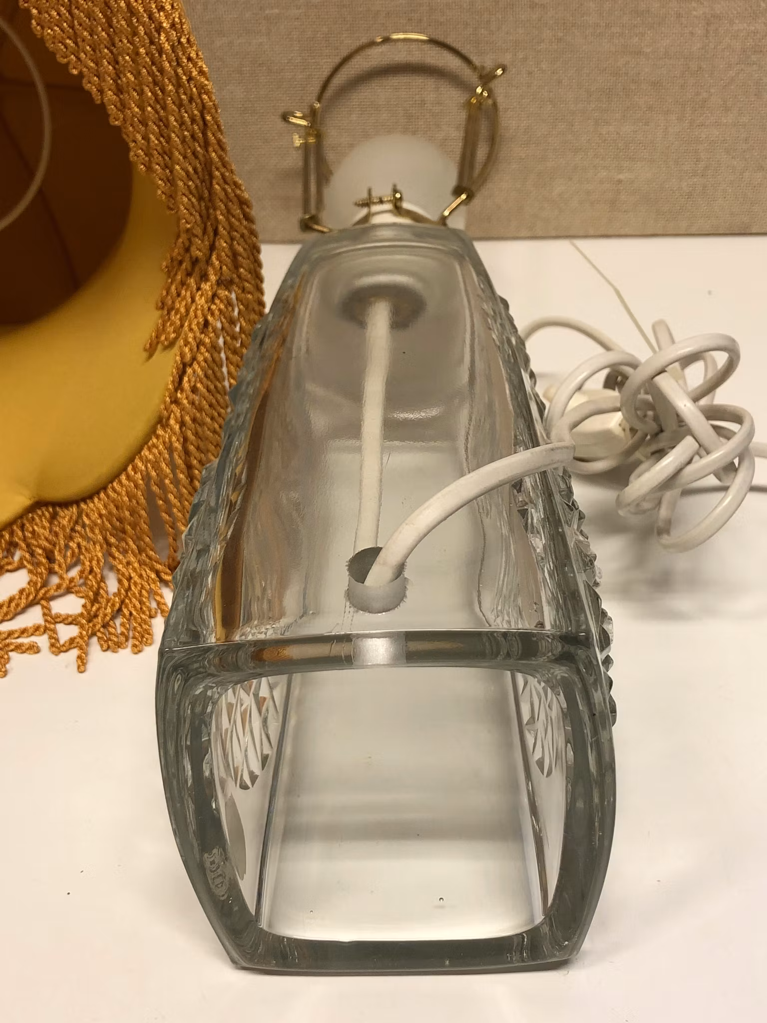 BORDSLAMPA MED SKÄRM, glas, Bohemia, Tjeckoslovakien, 1960/70-tal.