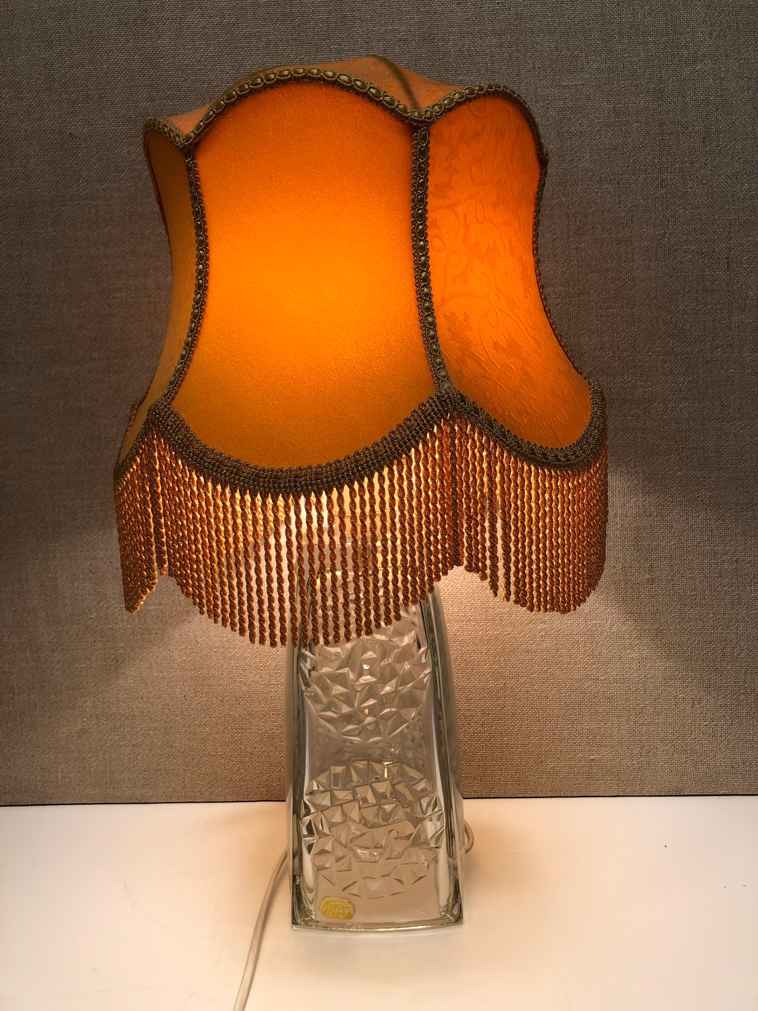 BORDSLAMPA MED SKÄRM, glas, Bohemia, Tjeckoslovakien, 1960/70-tal.
