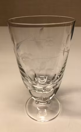 VINGLAS, kristall, slipade blommor, 1900-talets mitt.