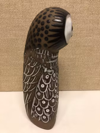 MARI SIMMULSON. Figurin, keramik,"Uggla", Uppsala Ekeby, 1960-tal.