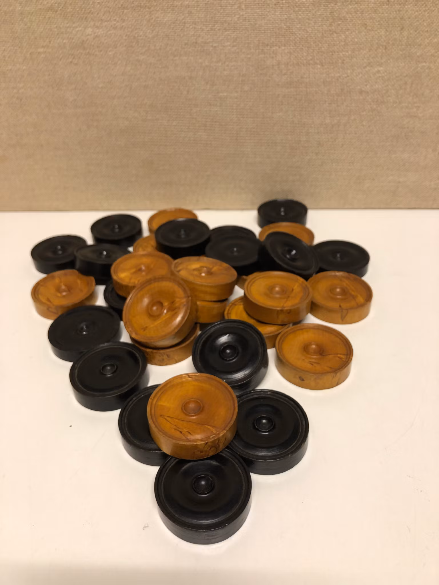 SPELPJÄSER 32 st. björk, backgammon, 1800-tal.