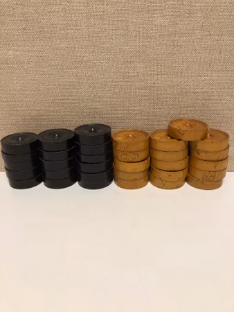 GAME PIECES 32 pcs. birch, backgammon, 19th century.