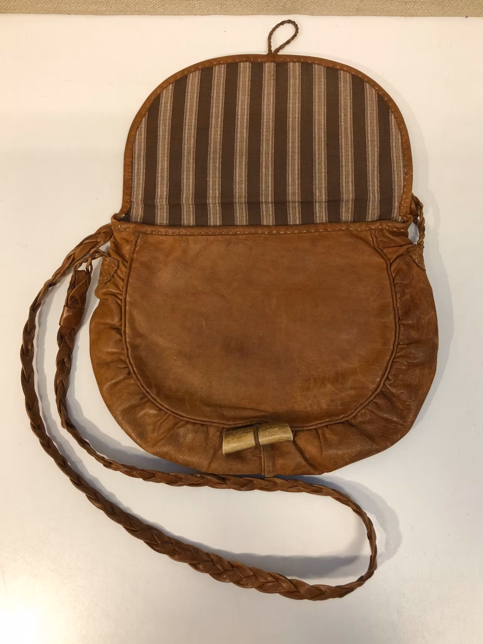 VÄSKA, läder, tennbroderi, horn, Sameslöjd, 1900-tal