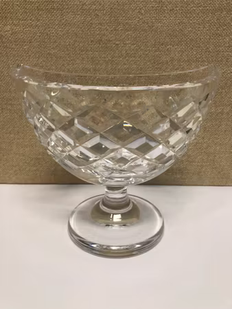 VICKE LINDSTRAND. Bowl, crystal, Kosta, signed.