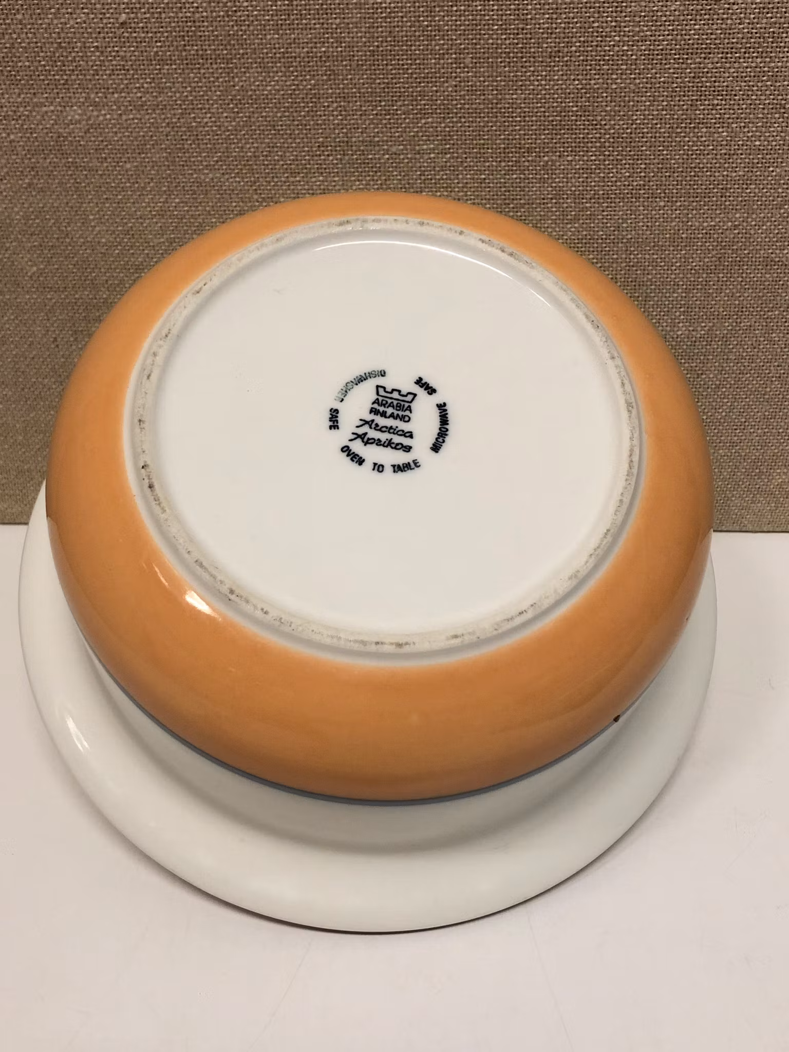 INKERI LEIVO. Karott, keramik, "Arctica Aprikos", Arabia, Finland.