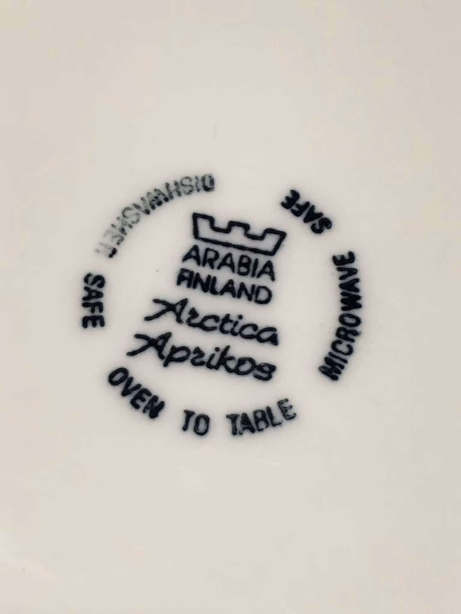 INKERI LEIVO. Karott, keramik, "Arctica Aprikos", Arabia, Finland.