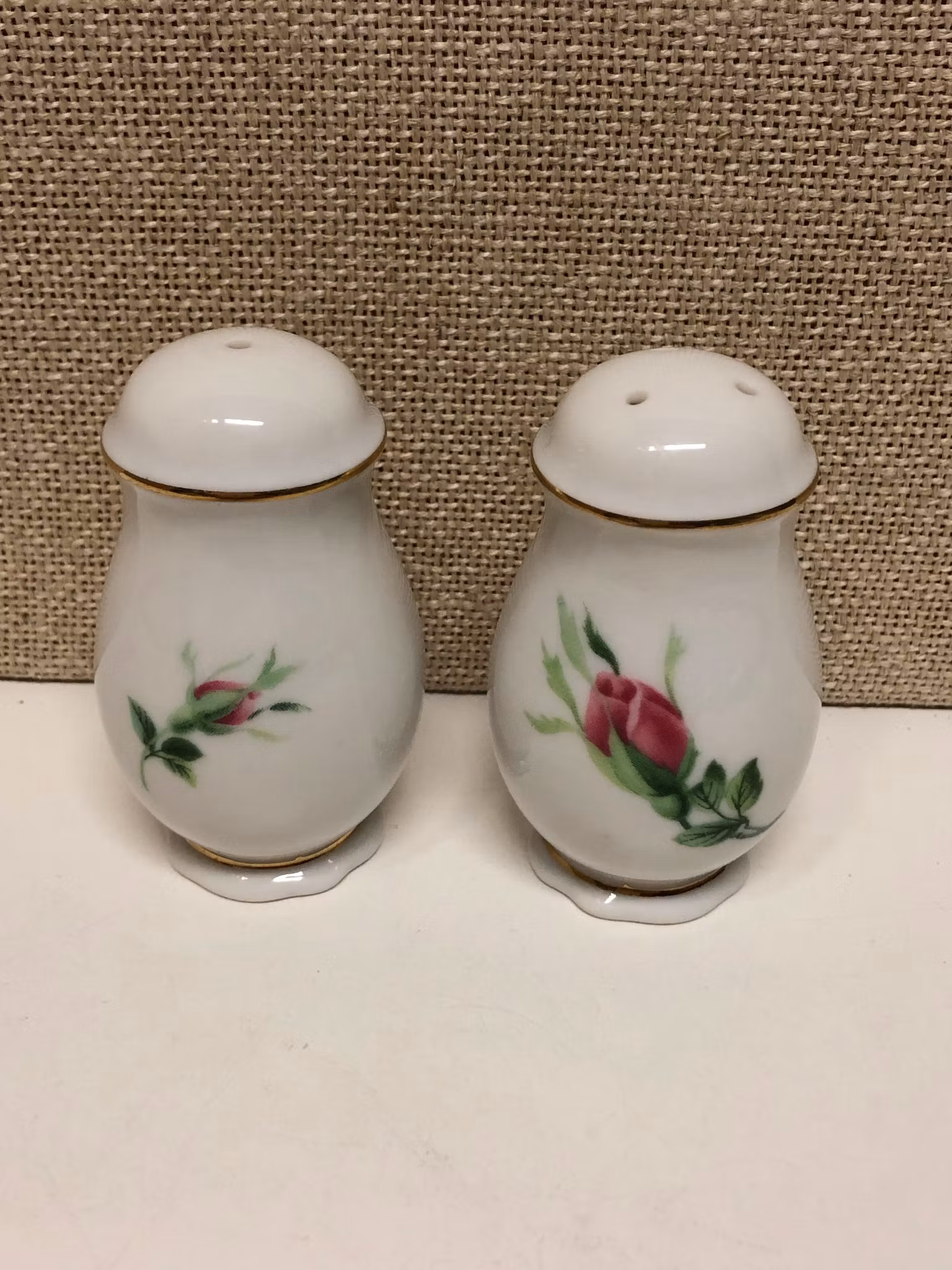 SALT OCH PEPPARKAR, porslin, "Rose", Christineholm.