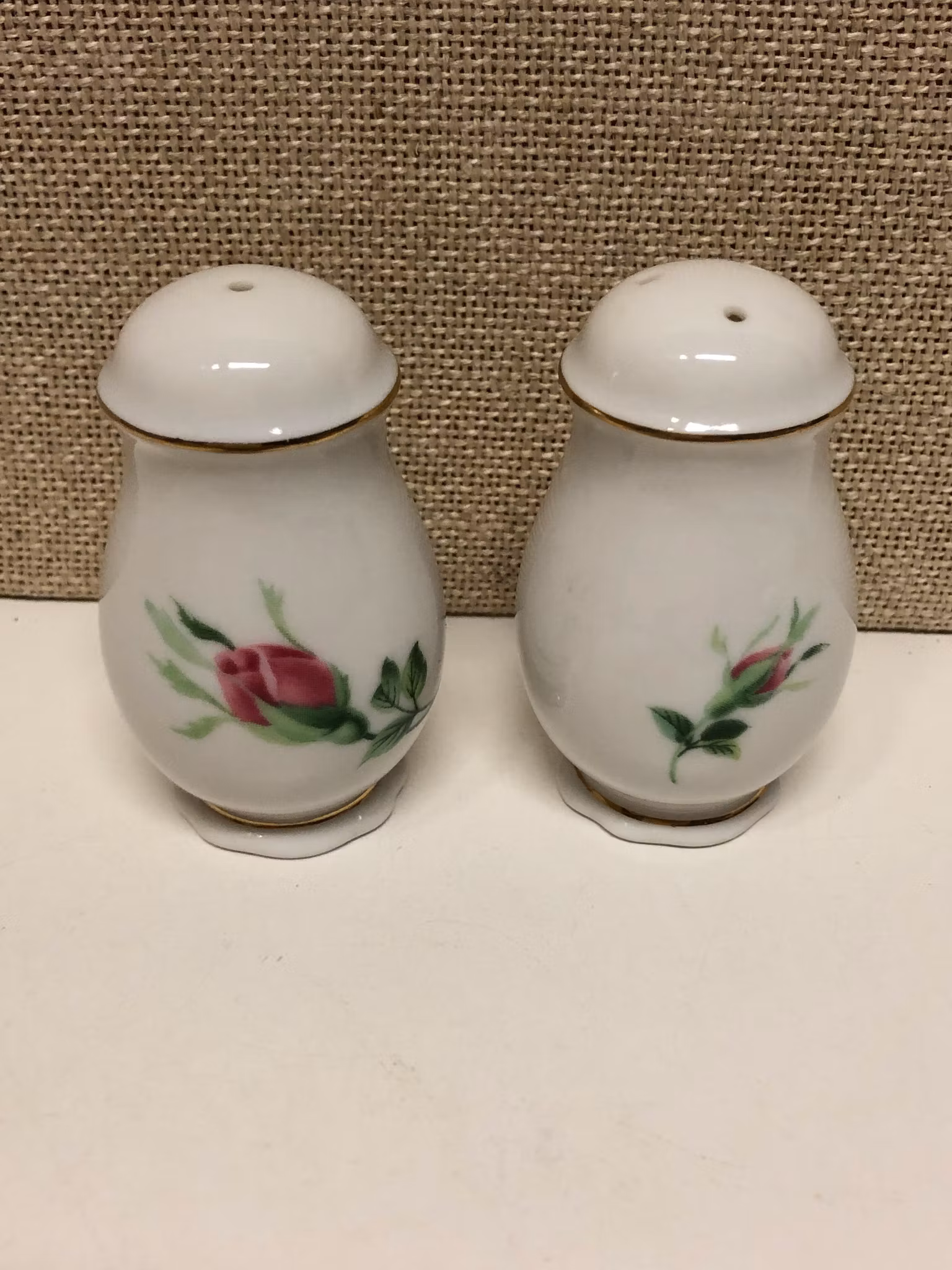 SALT OCH PEPPARKAR, porslin, "Rose", Christineholm.