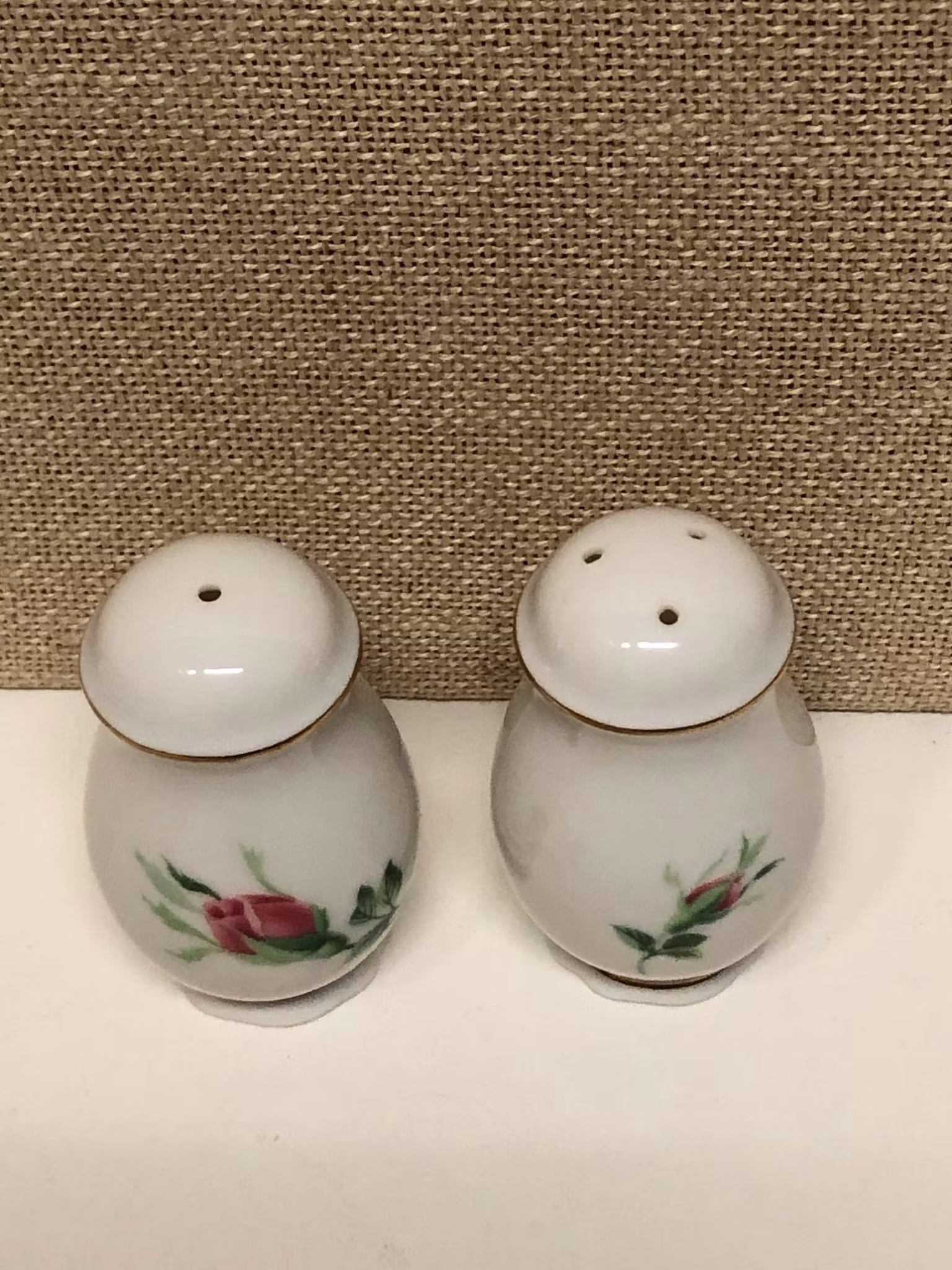 SALT OCH PEPPARKAR, porslin, "Rose", Christineholm.