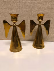 LJUSSTAKAR, ett par, mässing, i formad av en Änglar.