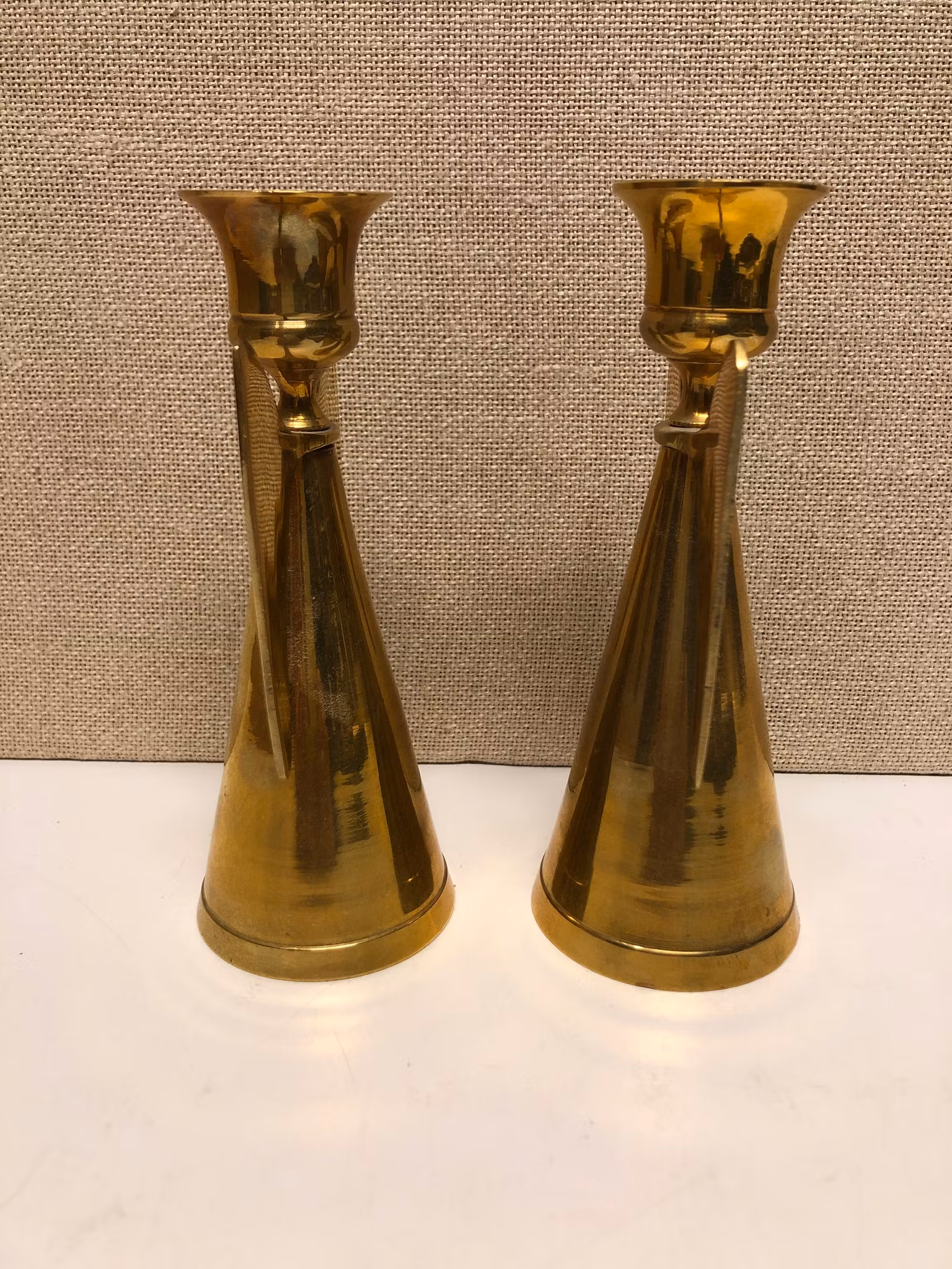 LJUSSTAKAR, ett par, mässing, i formad av en Änglar.