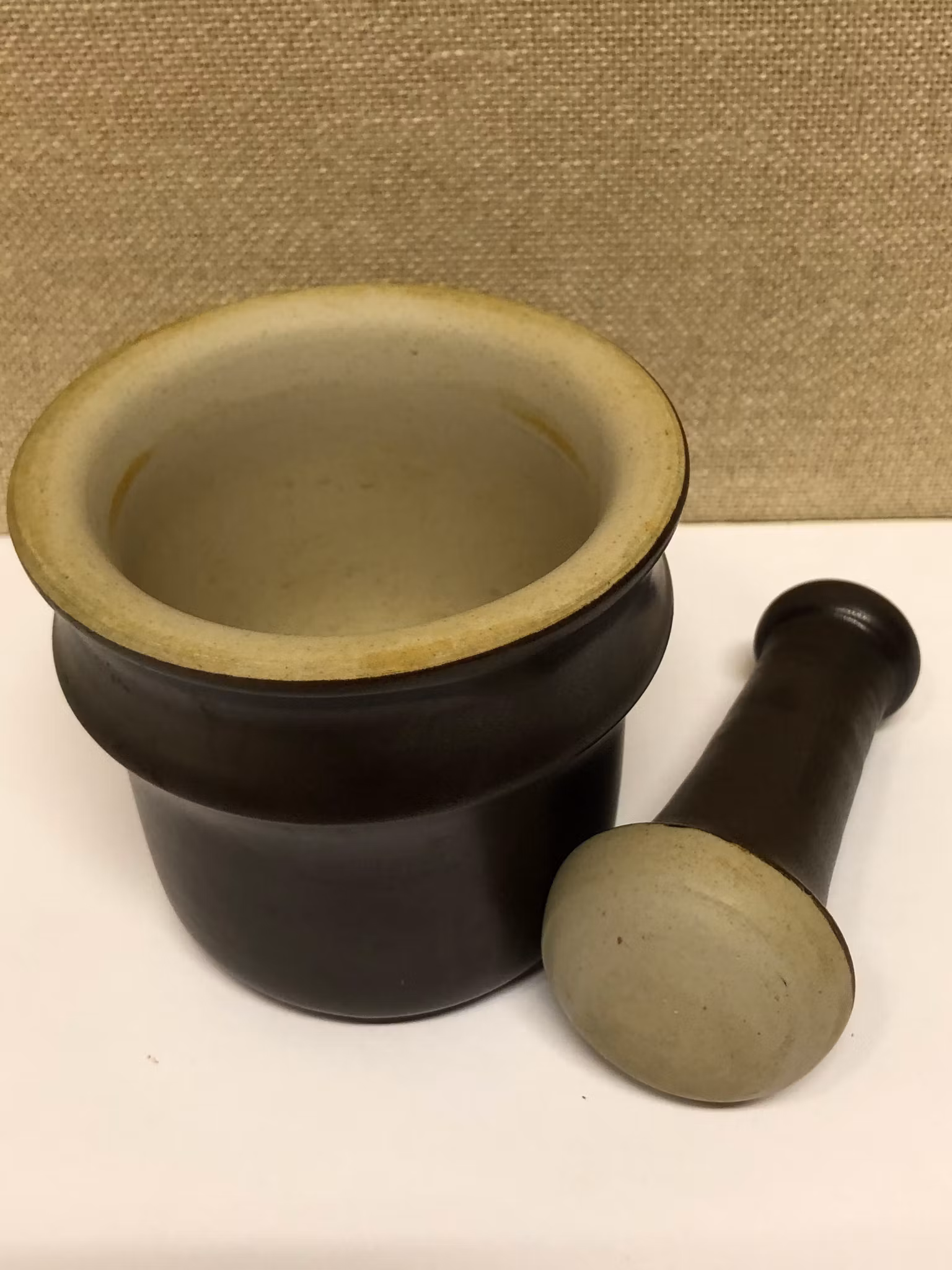 MORTEL MED STÖT, stengods, Höganäs Keramik, Sweden.