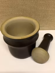 MORTEL MED STÖT, stengods, Höganäs Keramik, Sweden.