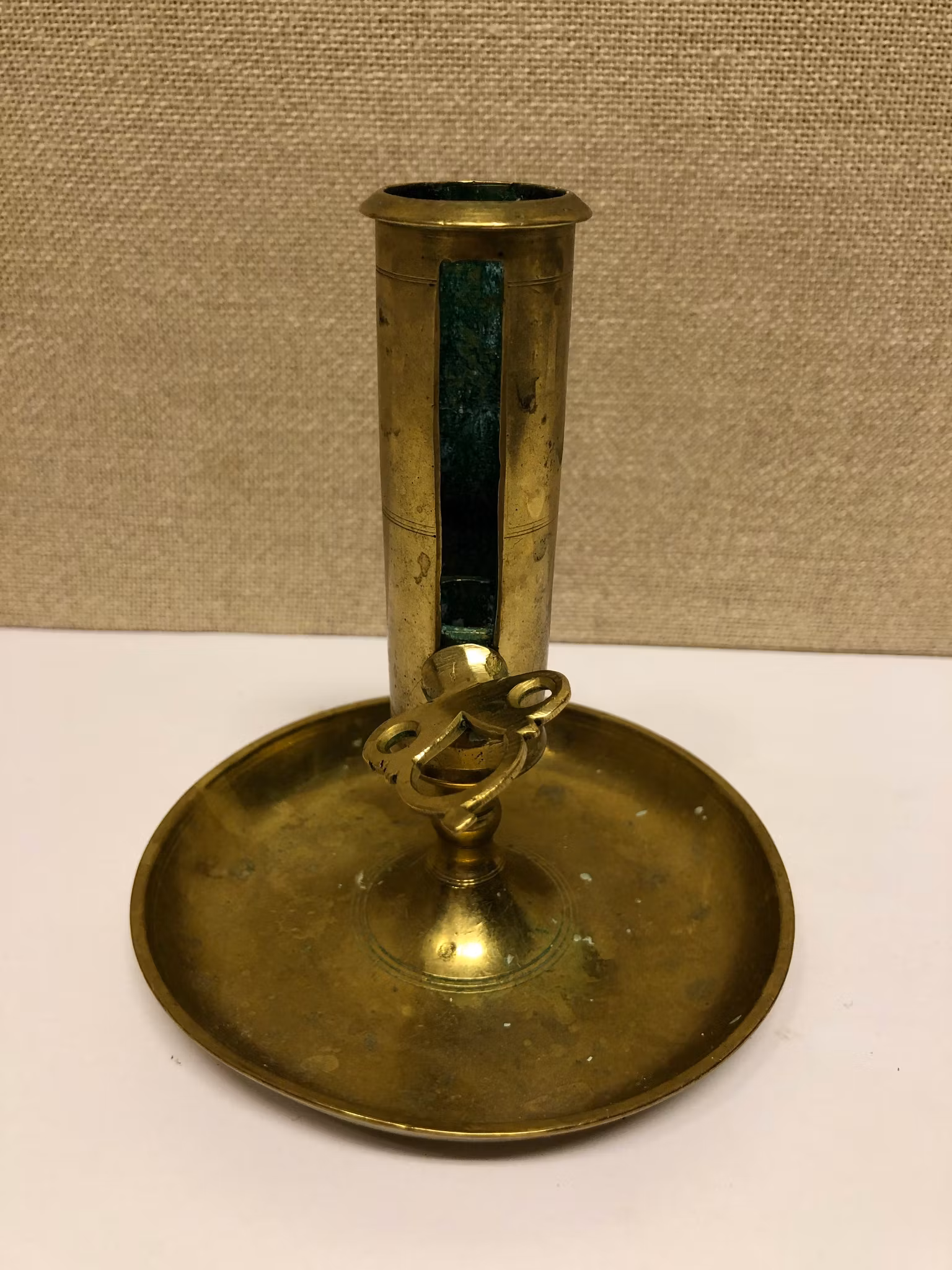 KONTORS/KAMMARLJUSSTAKE, mässing, 1800-talets andra hälft.