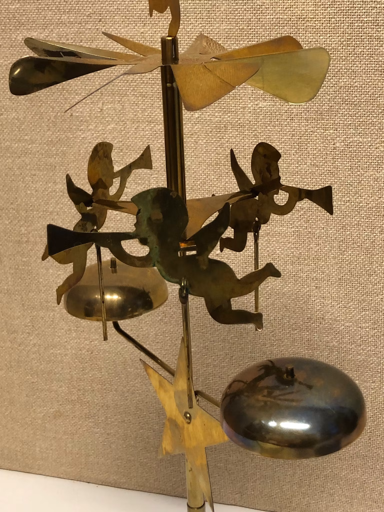 ÄNGLASPEL, mässing, (modell större för korta kronljus), 1900-talets andra hälft. SWEDEN