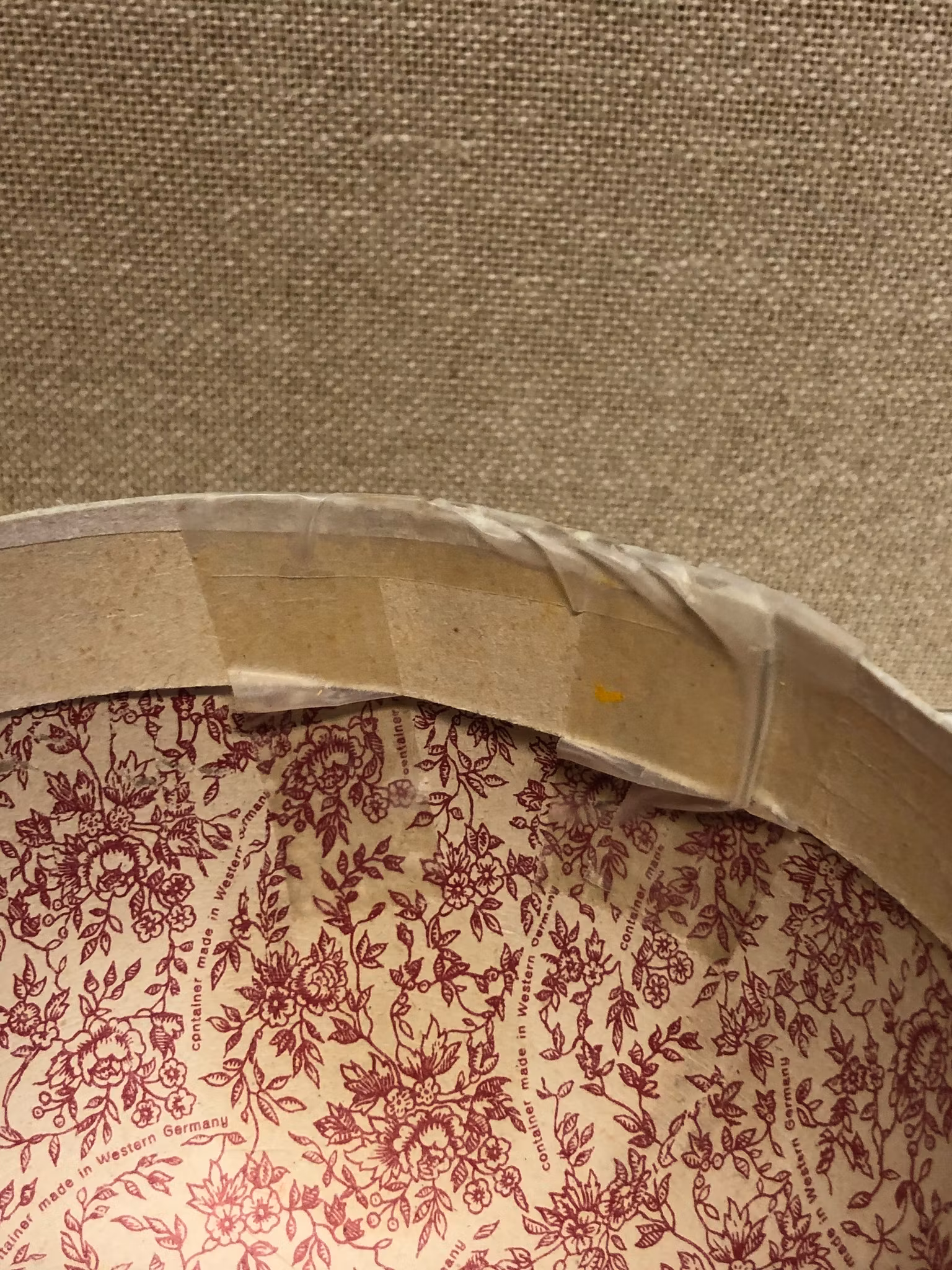 PÅSKKYCKLING/GODISGÖMMA, pappmaterial, (modell större), Western Germany, 1960/70-tal.