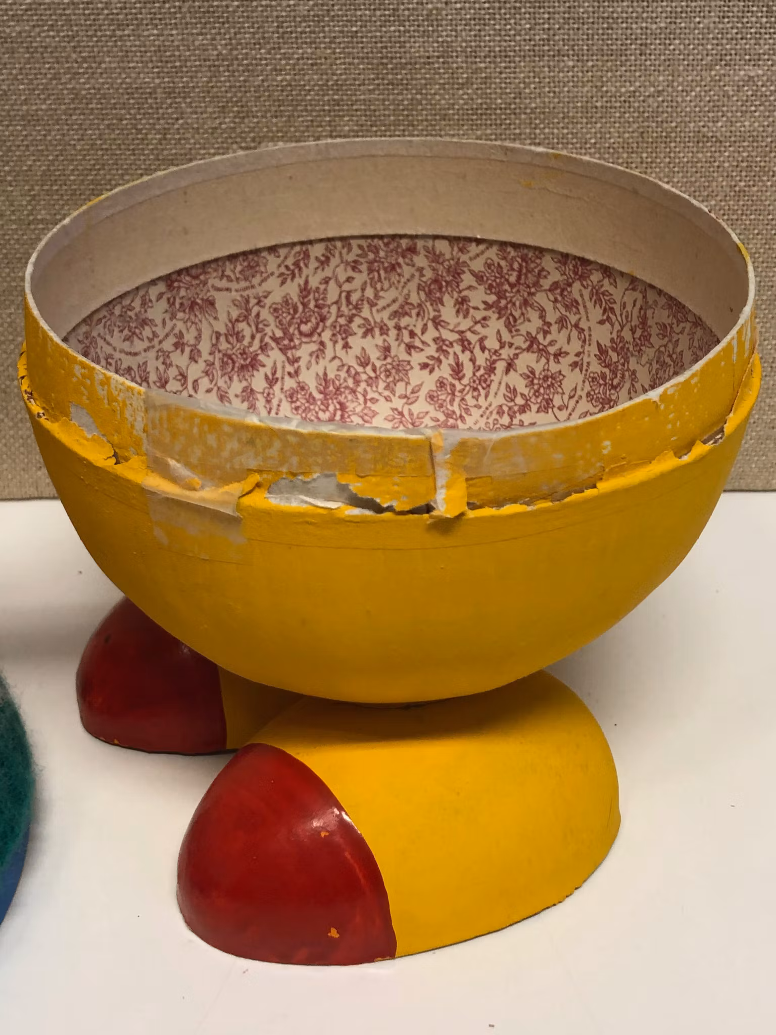 PÅSKKYCKLING/GODISGÖMMA, pappmaterial, (modell större), Western Germany, 1960/70-tal.