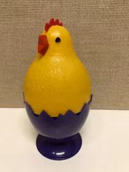 PÅSKHÖNA/GODISGÖMMA, plastmaterial, 1960/70-tal.