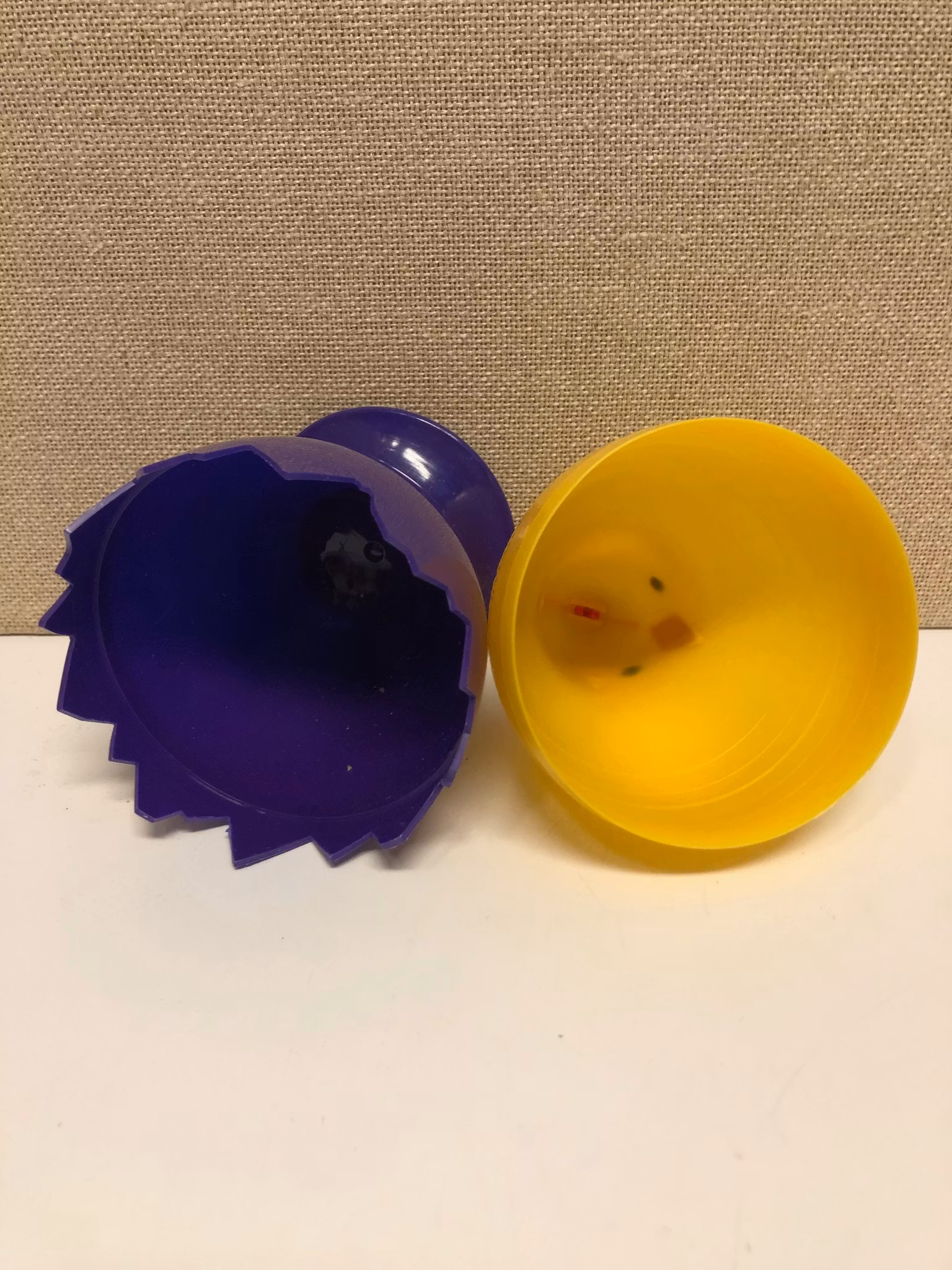 PÅSKHÖNA/GODISGÖMMA, plastmaterial, 1960/70-tal.