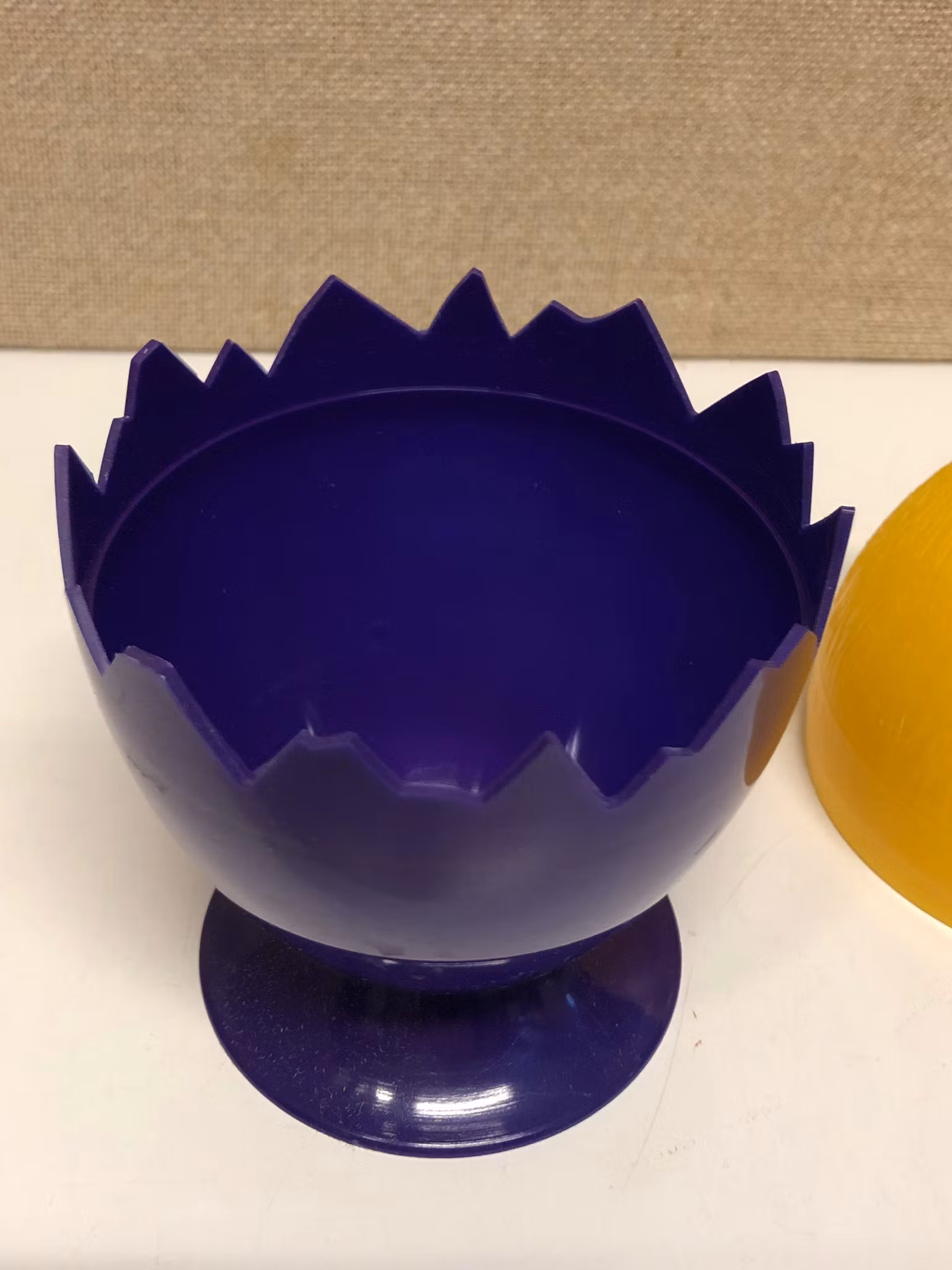 PÅSKHÖNA/GODISGÖMMA, plastmaterial, 1960/70-tal.