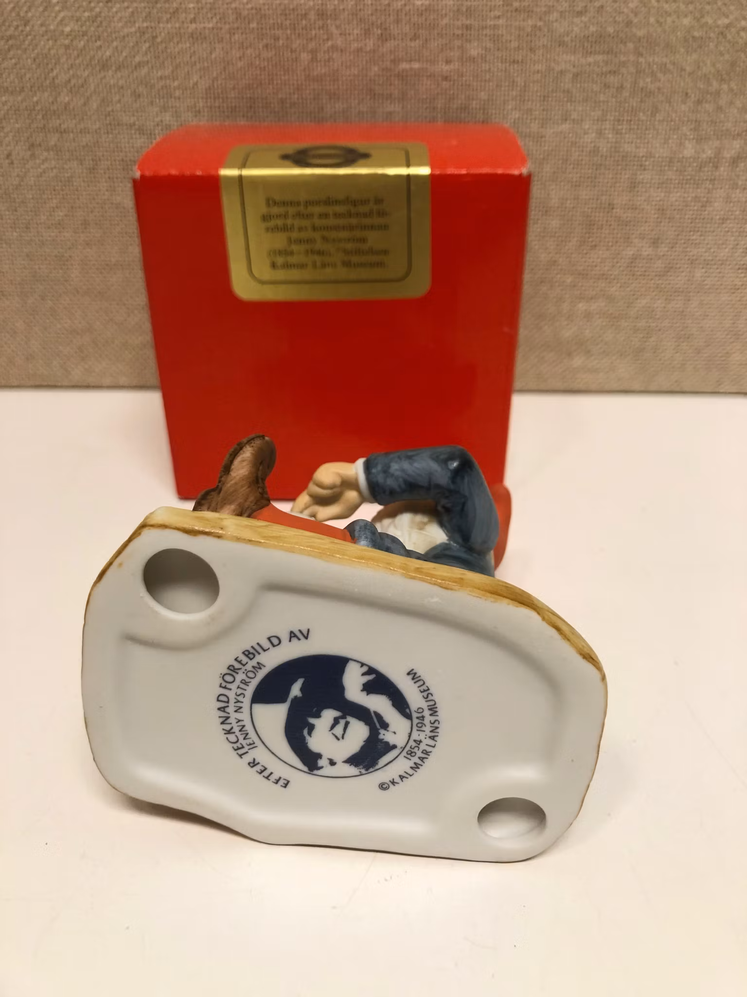 FIGURIN, porslin, "Tomte med kaffekvarn", i originalkartong, Jenny Nyström.