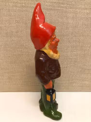 TOMTE with lantern, ceramic, Heissner, Gräfenroda, GDR, second half of the 20th century.