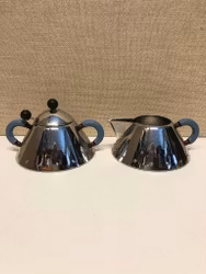 MICHAEL GRAVES. Sockerskål och mjölkkanna, metall, Alessi, Italy.