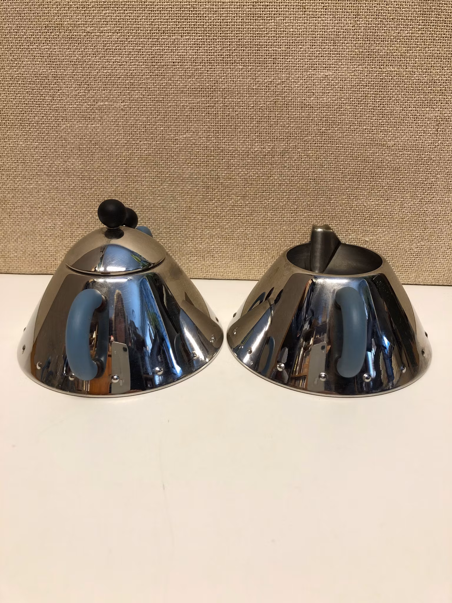 MICHAEL GRAVES. Sockerskål och mjölkkanna, metall, Alessi, Italy.