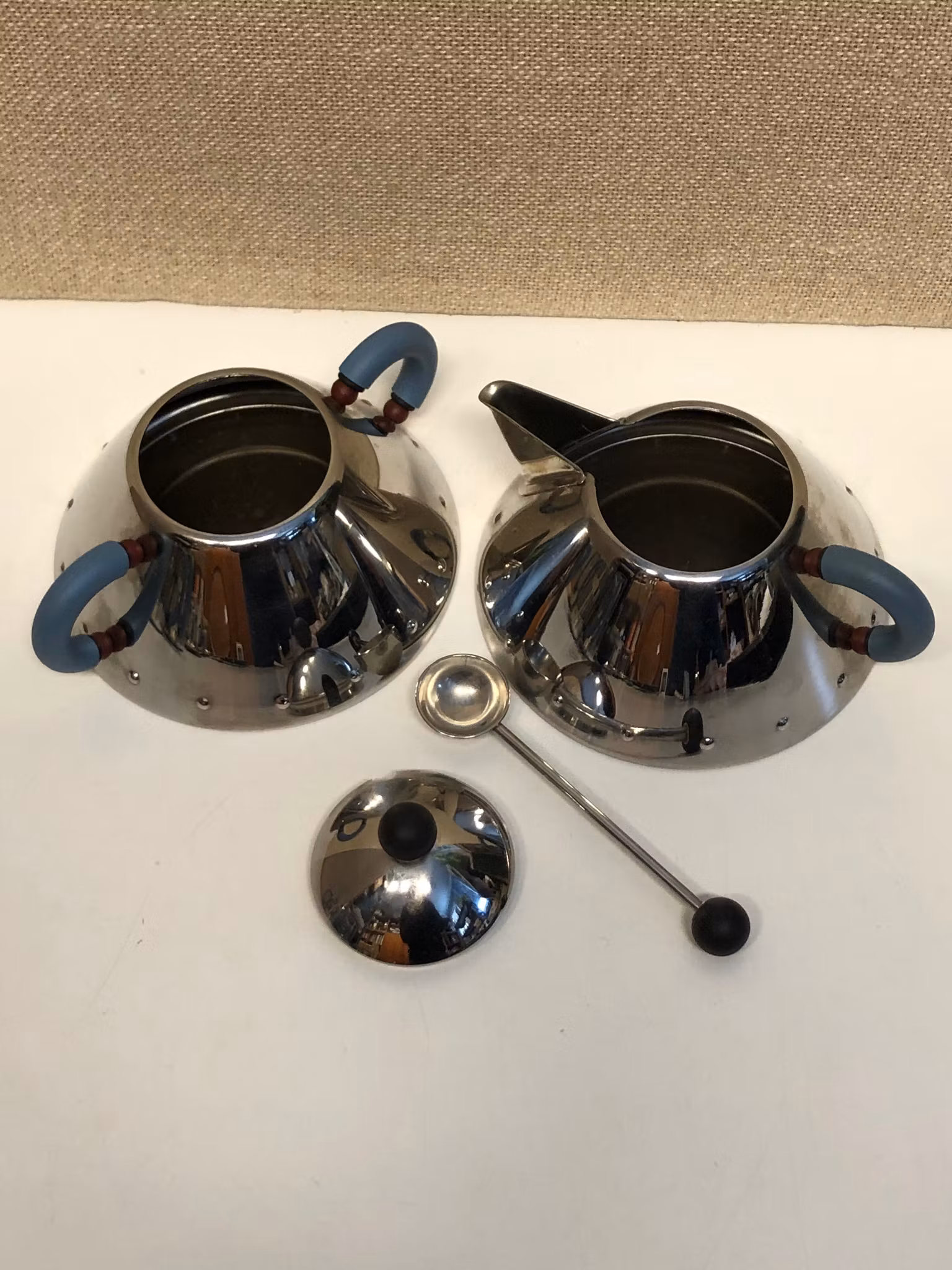 MICHAEL GRAVES. Sockerskål och mjölkkanna, metall, Alessi, Italy.