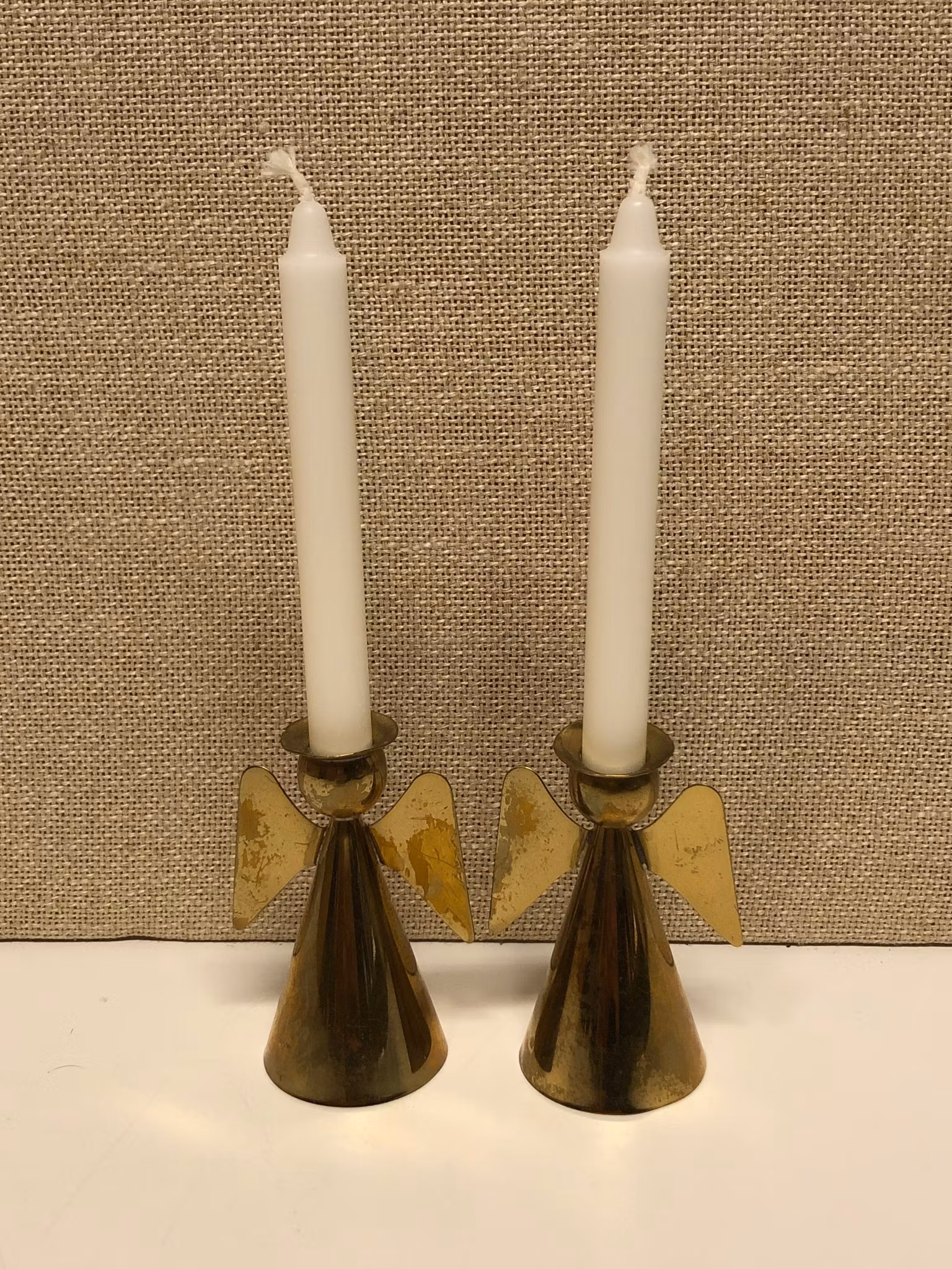 YSTAD METALL, LJUSSTAKAR, ett par, mässing, formad som7 cm. änglar, Sweden, 1900-talets andra hälft.