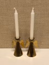 YSTAD METALL, LJUSSTAKAR, ett par, mässing, formad som7 cm. änglar, Sweden, 1900-talets andra hälft.