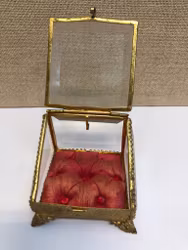 KLOCKGÖMMA, glas/förgylld metall, 18/1900-tal.