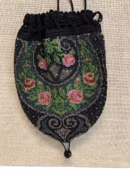 AFTONVÄSKA, pärlbroderi, jugend, 1900-talets första hälft.