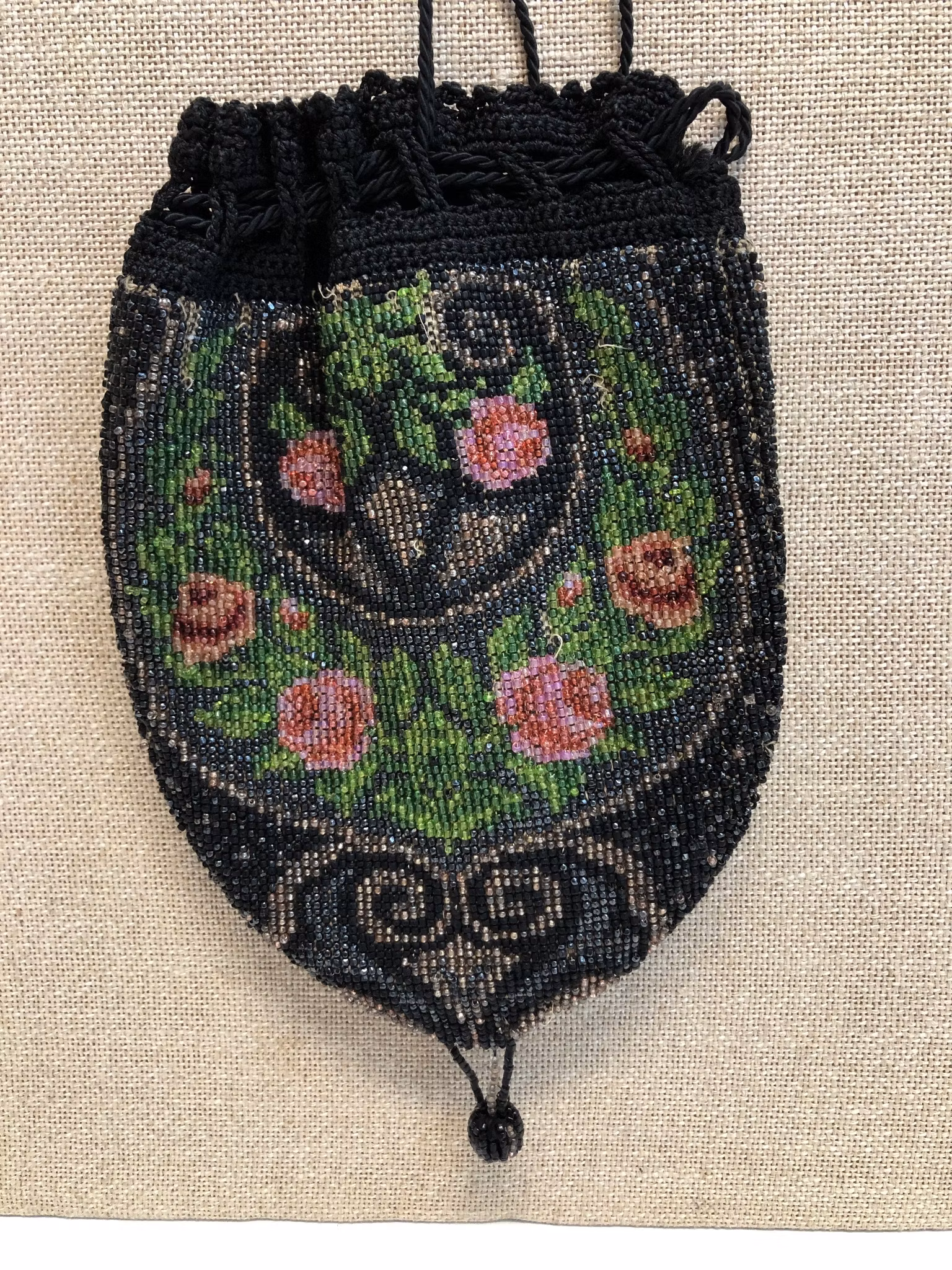 AFTONVÄSKA, pärlbroderi, jugend, 1900-talets första hälft.