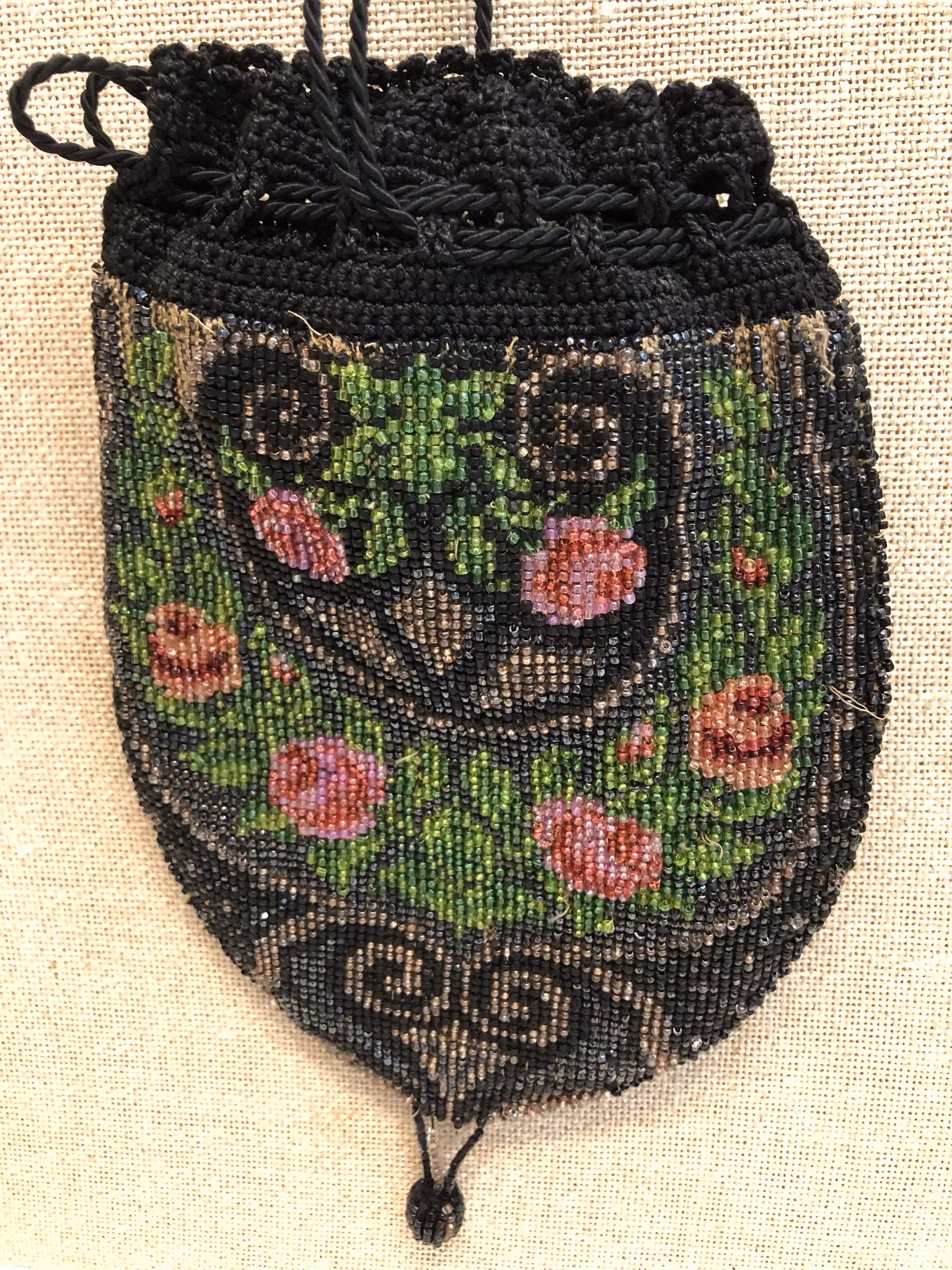 AFTONVÄSKA, pärlbroderi, jugend, 1900-talets första hälft.