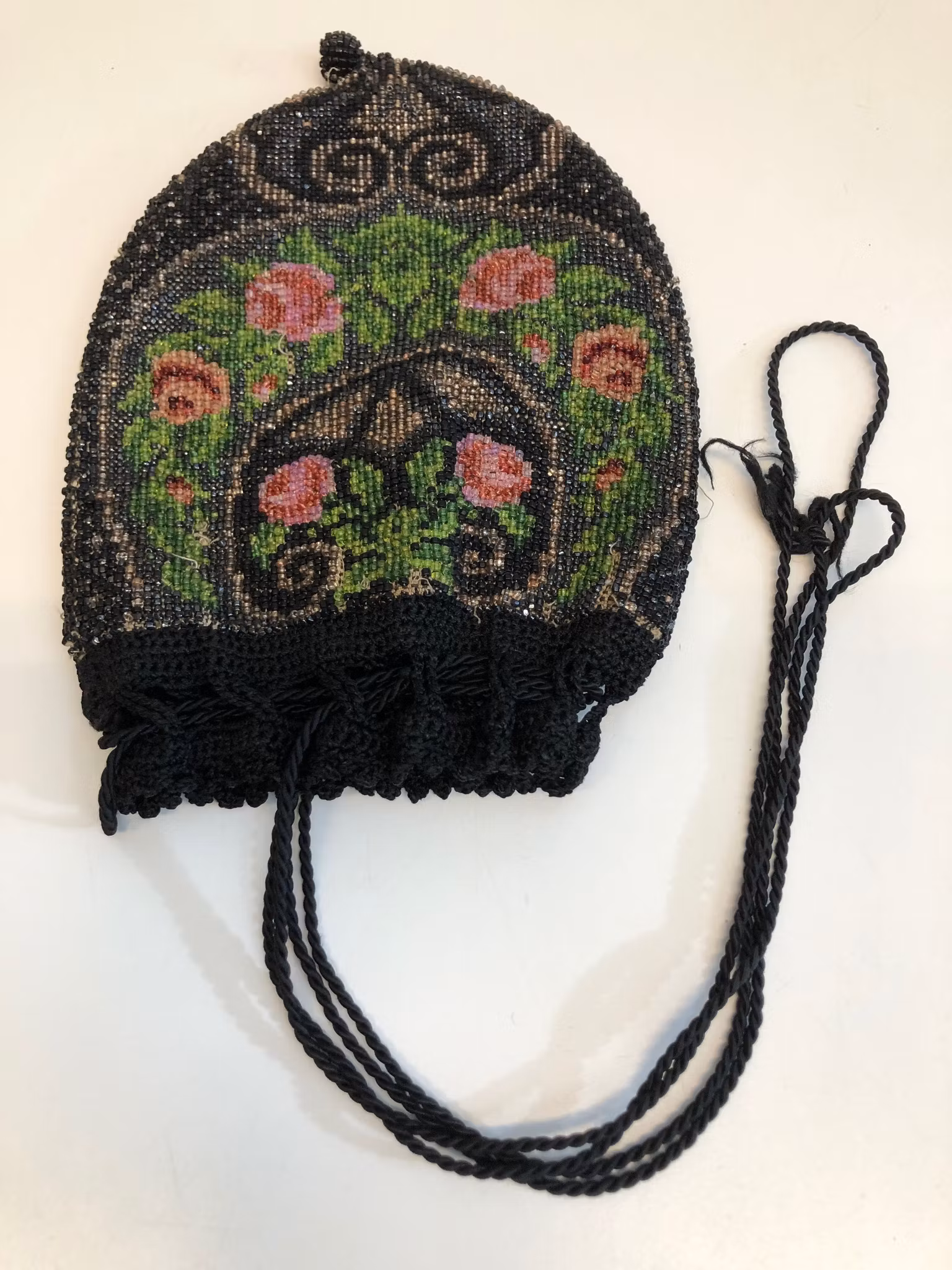 AFTONVÄSKA, pärlbroderi, jugend, 1900-talets första hälft.