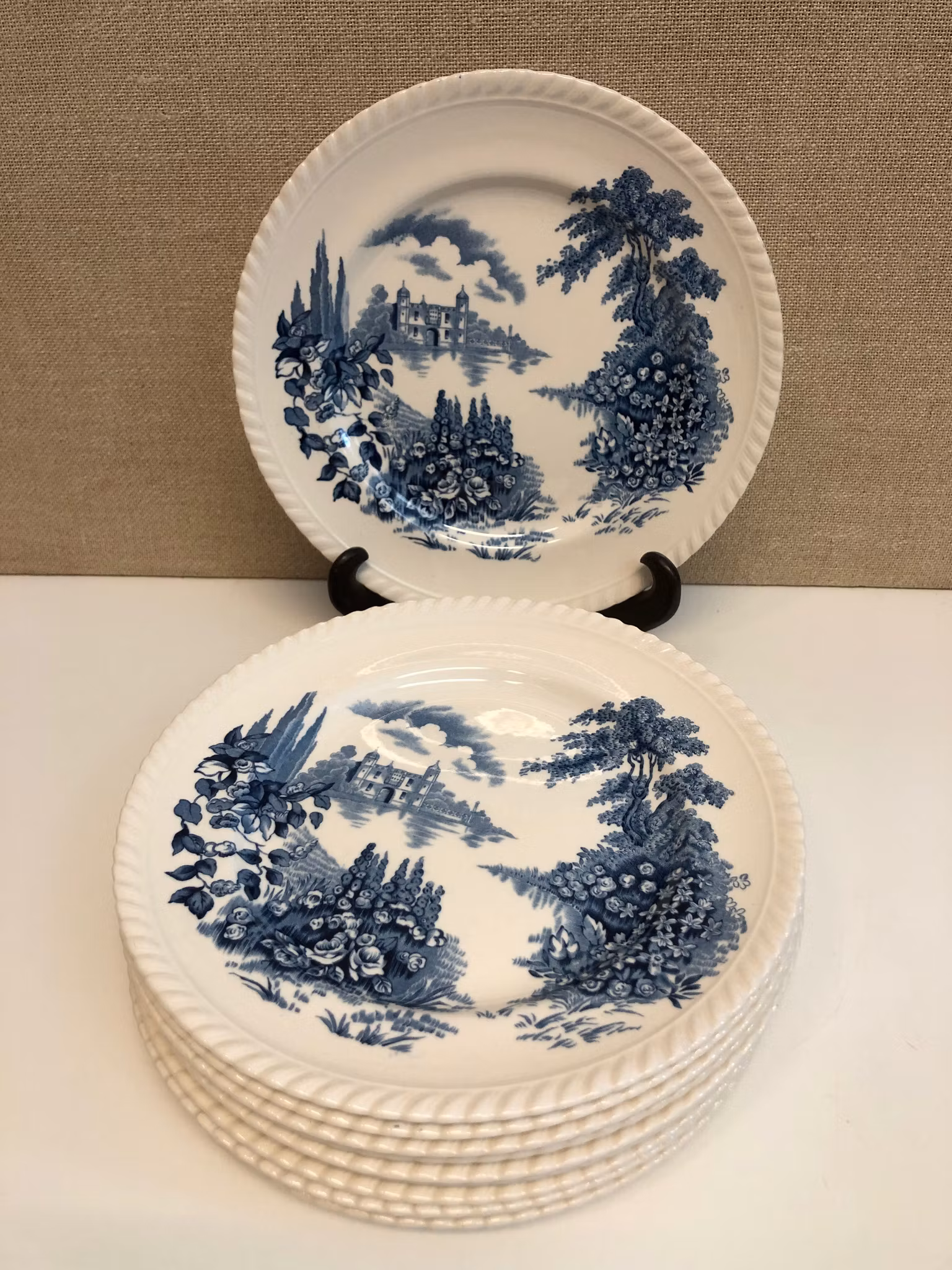 MATTALLRIKAR 10 st. porslin, "Castle On The Lake" Johnson Bros, England, 1900-talets andra hälft.