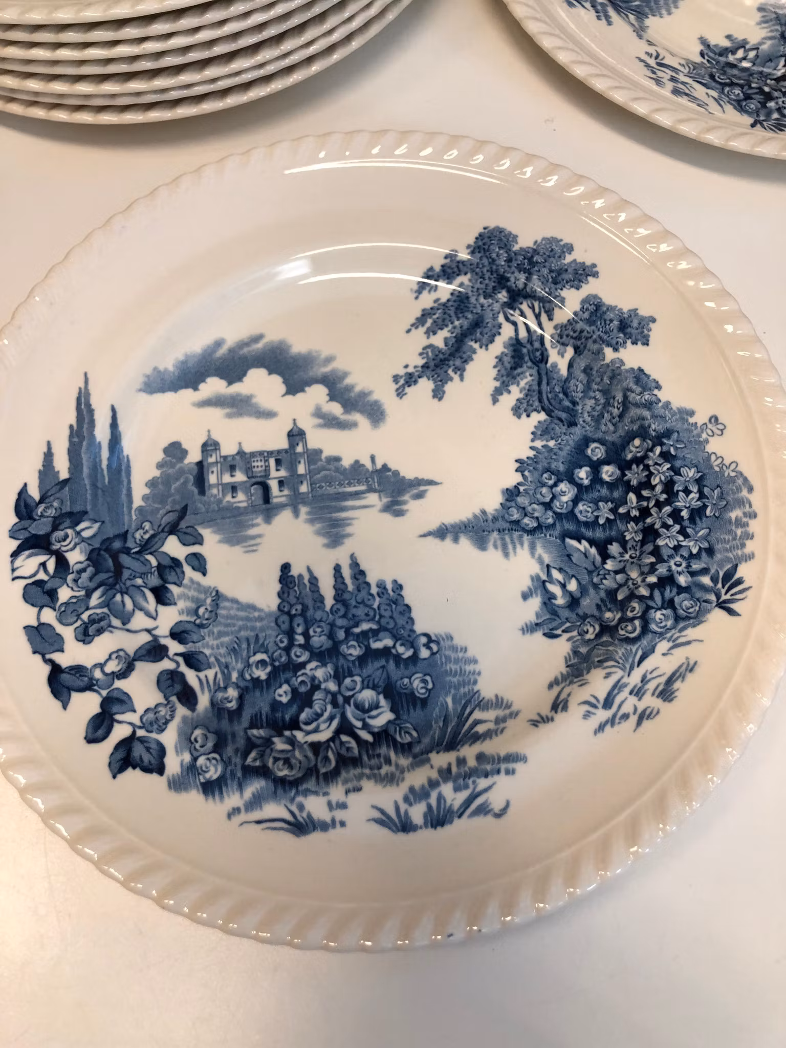MATTALLRIKAR 10 st. porslin, "Castle On The Lake" Johnson Bros, England, 1900-talets andra hälft.