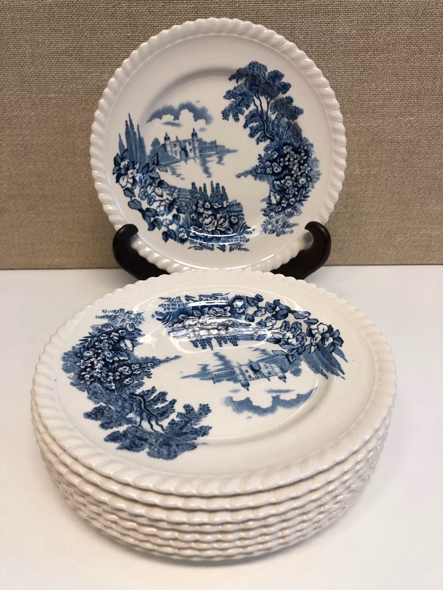 ASSIETTER 9 st. porslin, "Castle On The Lake" Johnson Bros, England, 1900-talets andra hälft.