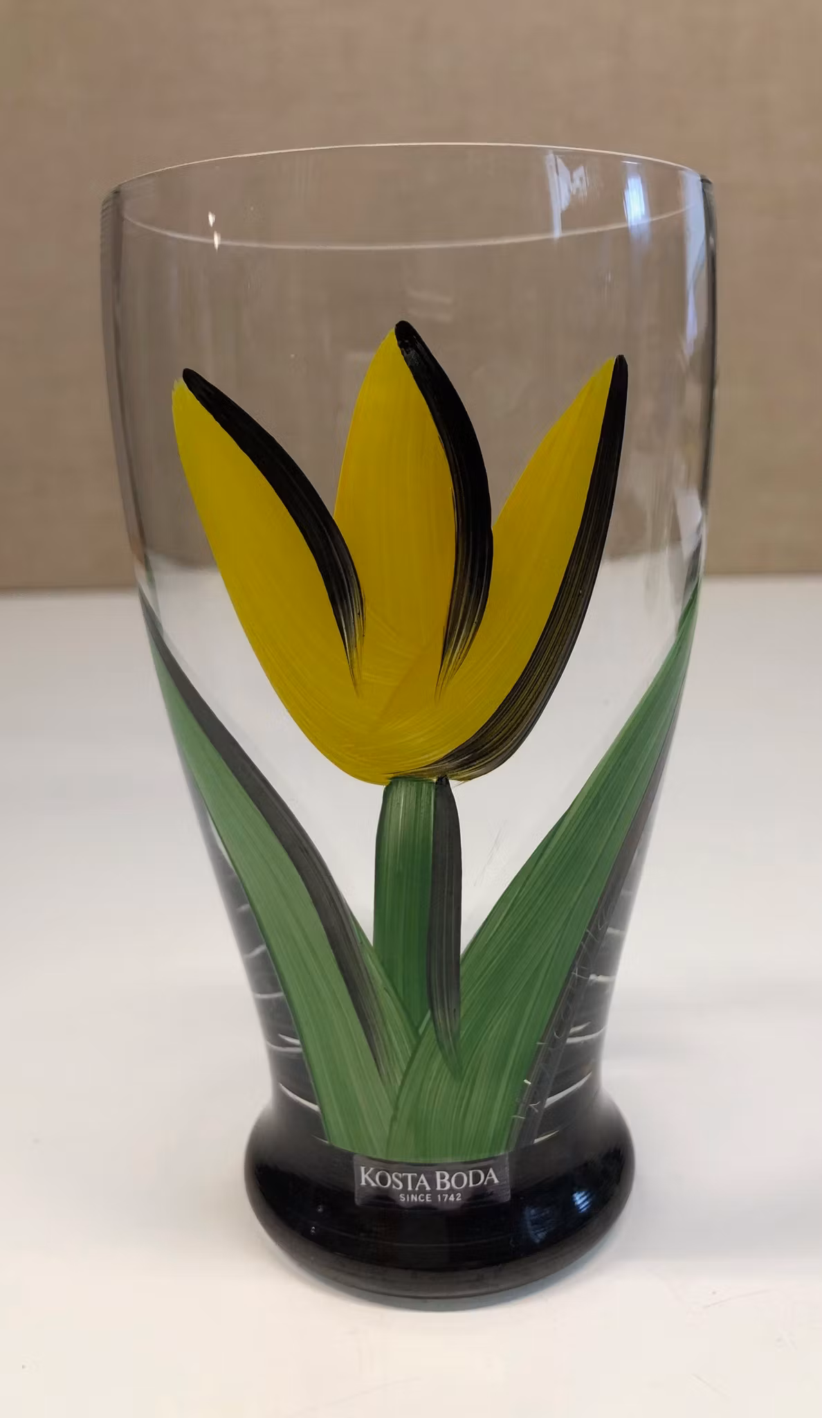 ULRICA HYDMAN VALLIEN. Öl/vattenglas, "Tulipa gul", signerad, Kosta Boda.