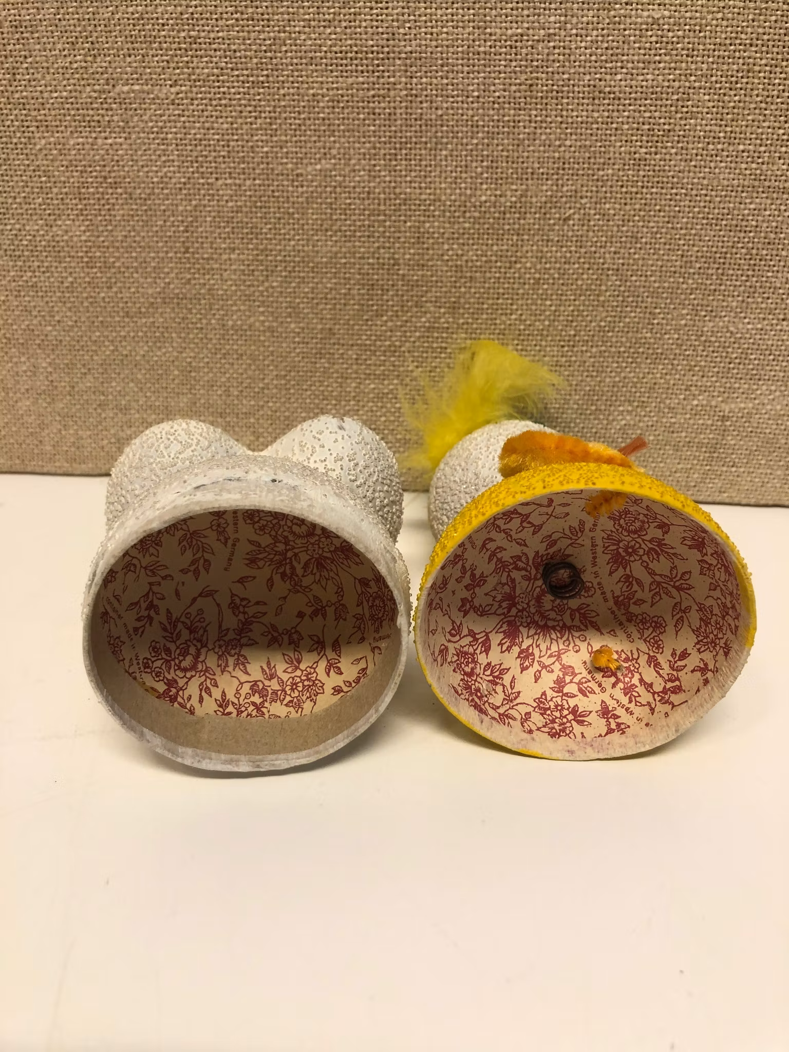 PÅSKFIGUR/GODISGÖMMA, pappmaterial, Container Western Germany, 1960/70-tal.