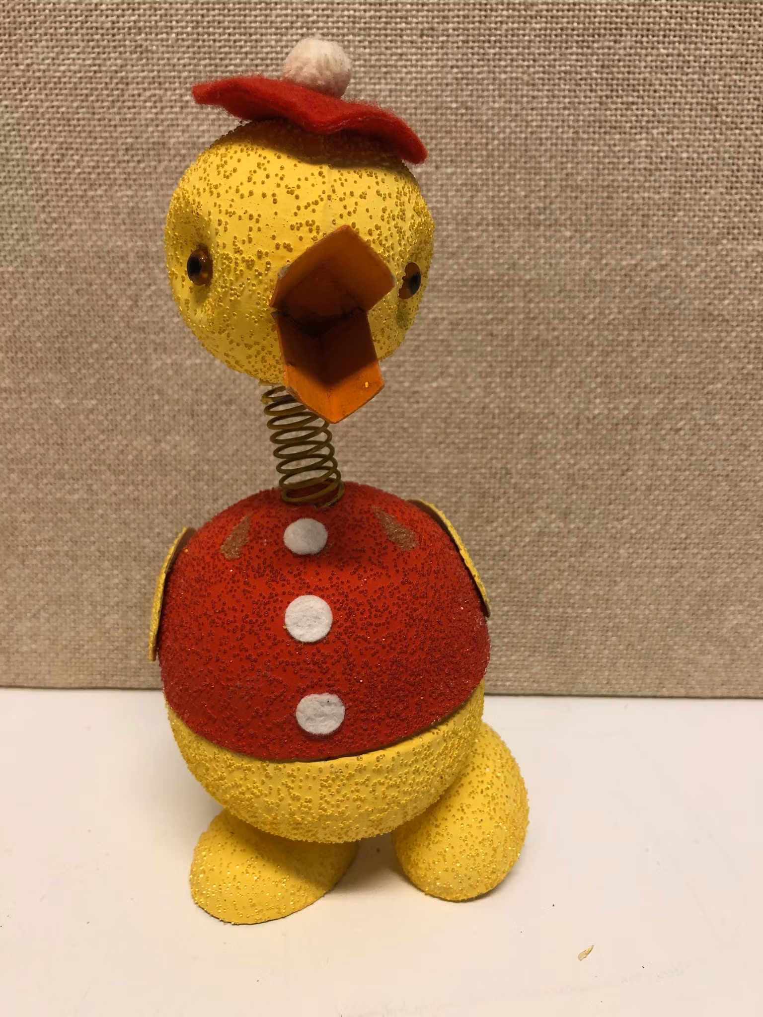 PÅSKKYCKLING/GODISGÖMMA, pappmaterial, 1960/70-tal.