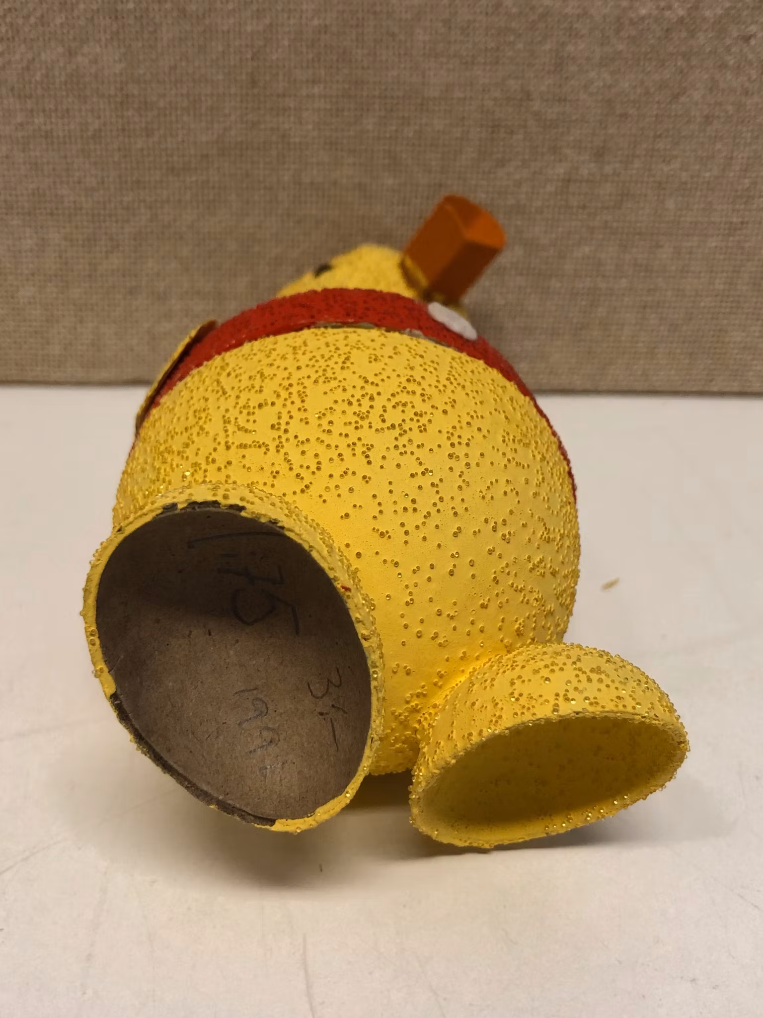 PÅSKKYCKLING/GODISGÖMMA, pappmaterial, 1960/70-tal.