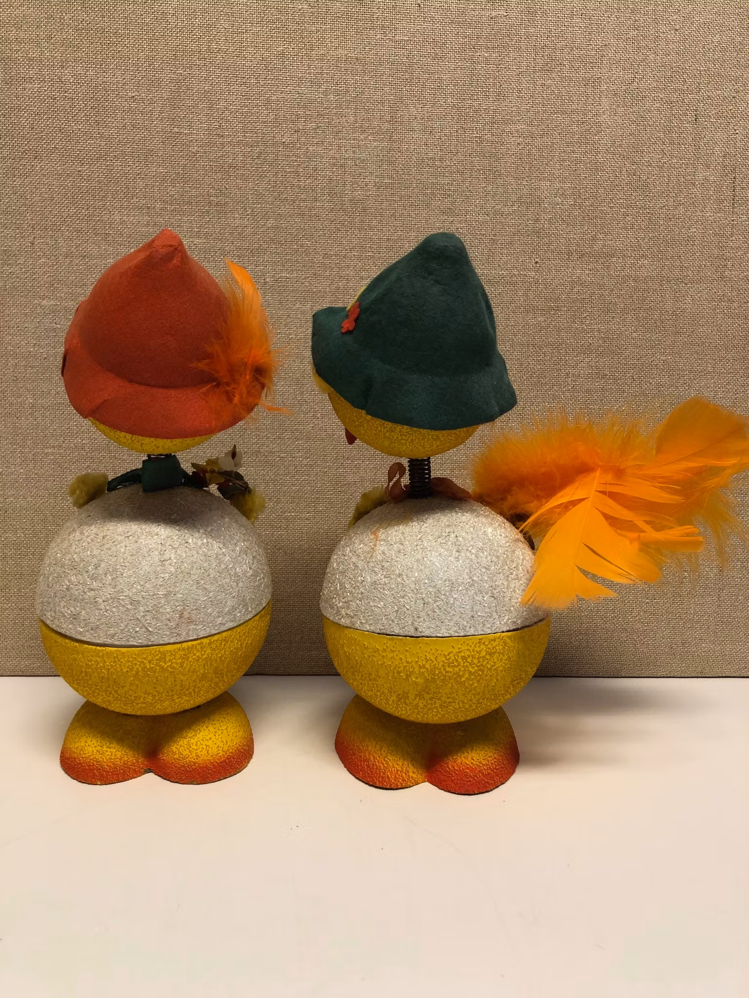 PÅSKKYCKLING/GODISGÖMMA 2 st. pappmaterial, Container Western Germany, 1960/70-tal.