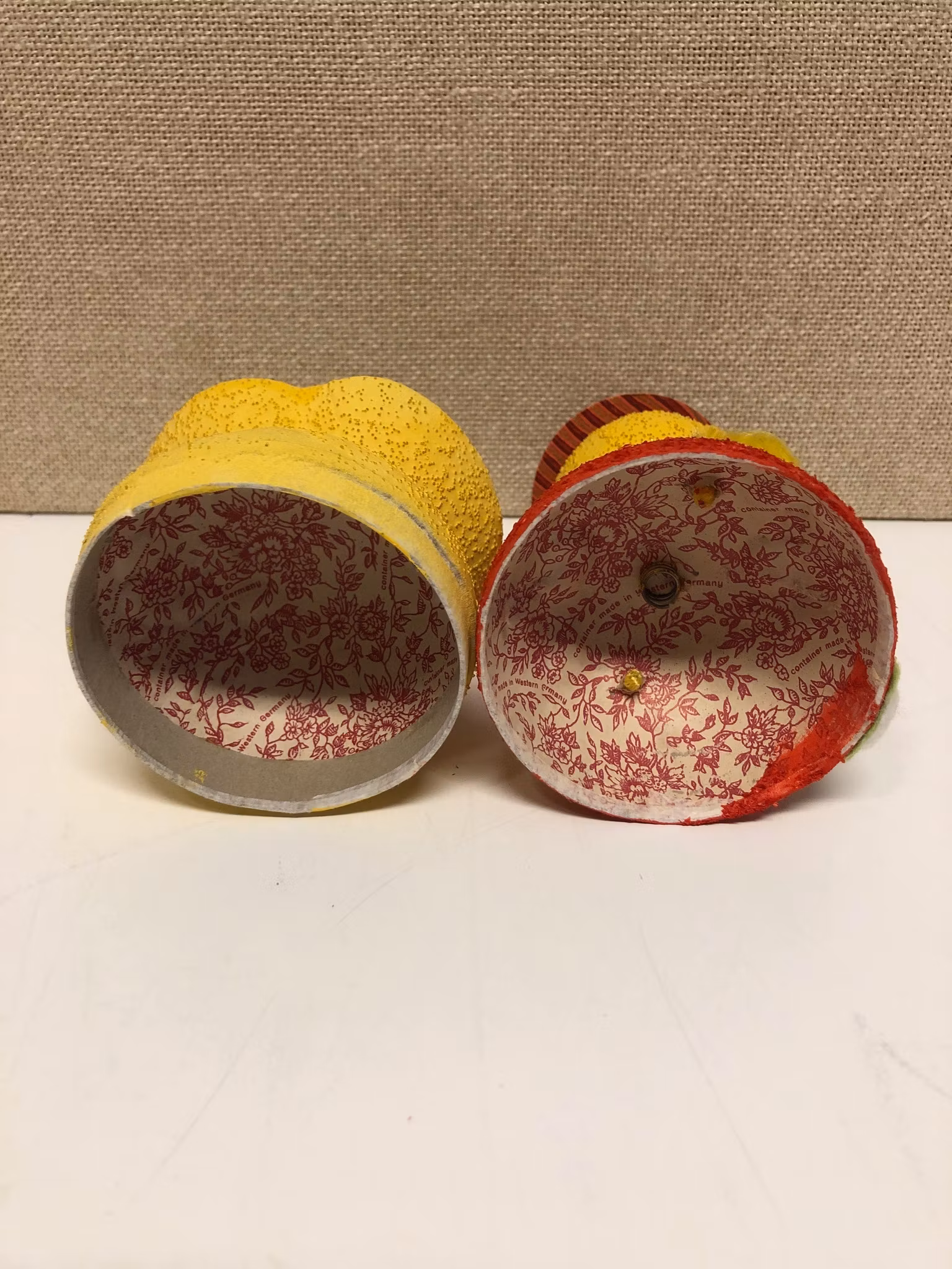 PÅSKKYCKLING/GODISGÖMMA, pappmaterial, Container Western Germany, 1960/70-tal.